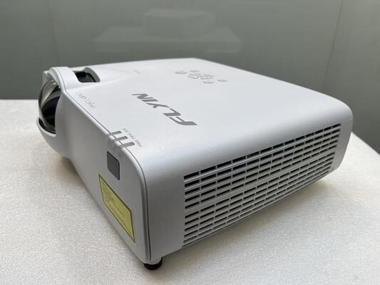 Flyin 5000 ANSI Lumens 3LCD Laserprojector WUXGA Native Ondersteuning 4K Short Throw HDBaseT 3D Mapping Onderwijs